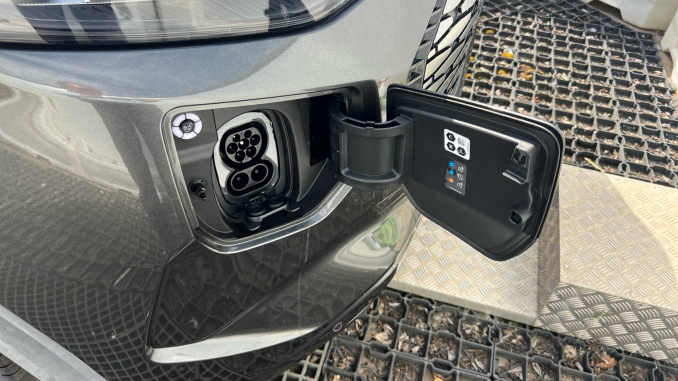 Ford Transit Custom E-320 L1 Electric Awd 100kW 71kWh H1 Van Limited Auto - Image 40